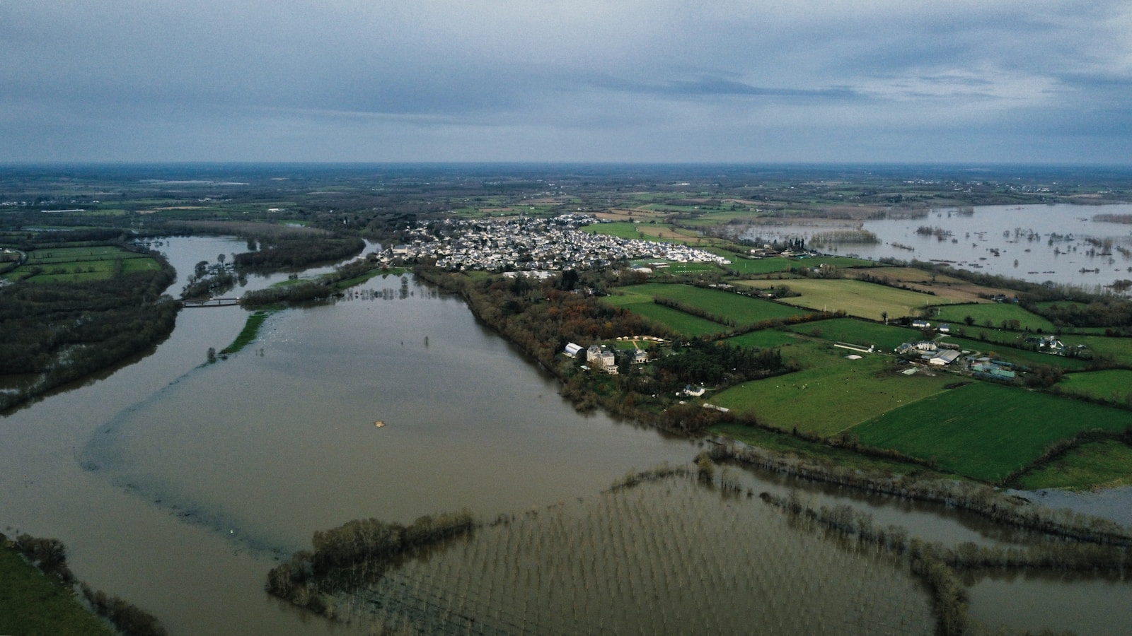 Portuguese Air Force filmed flooded areas along the Vouga River