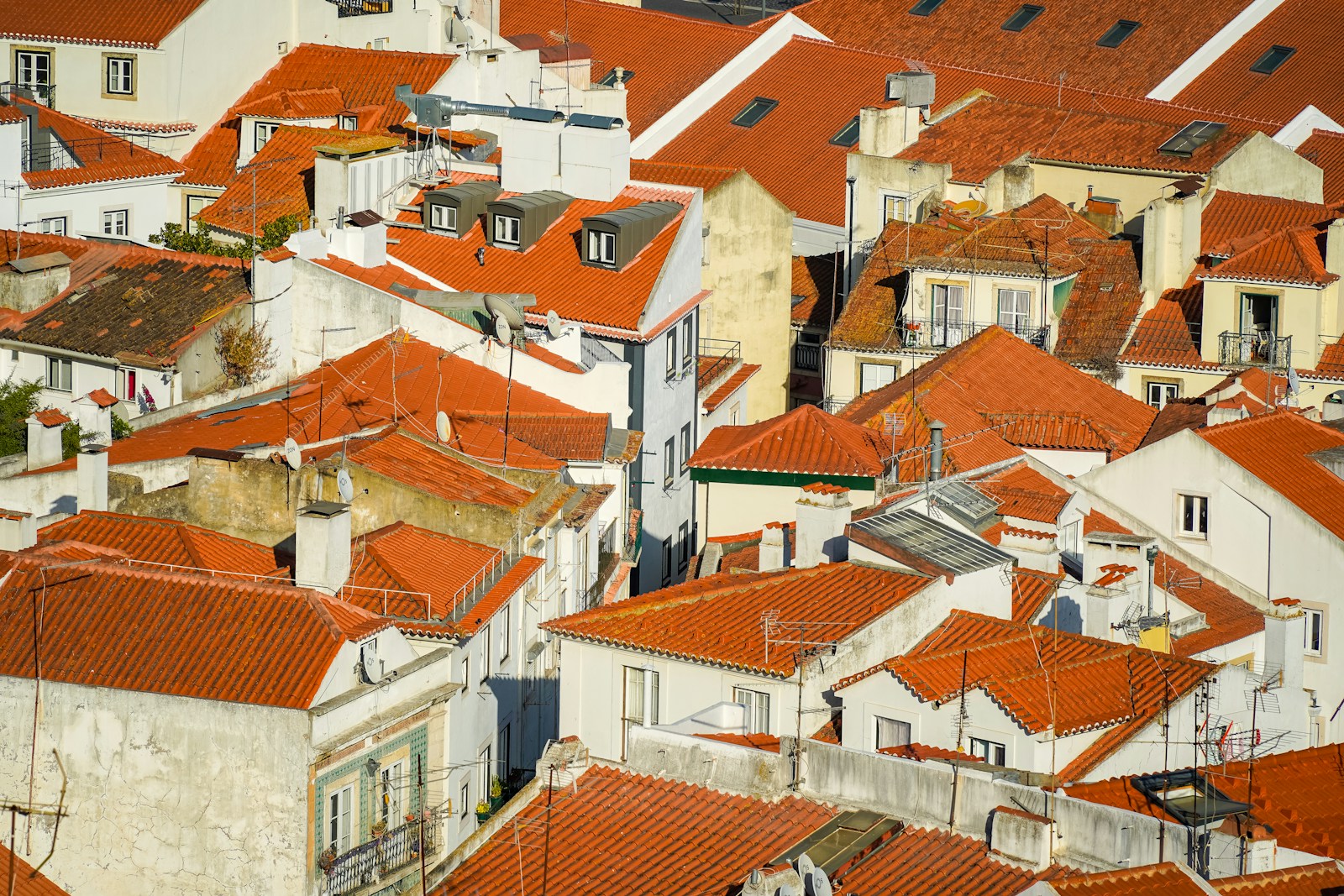 Portugal’s President Approves Housing Tax Relief Package: Construction VAT Cut to 6%, Rent Deduction Raised to €1,000