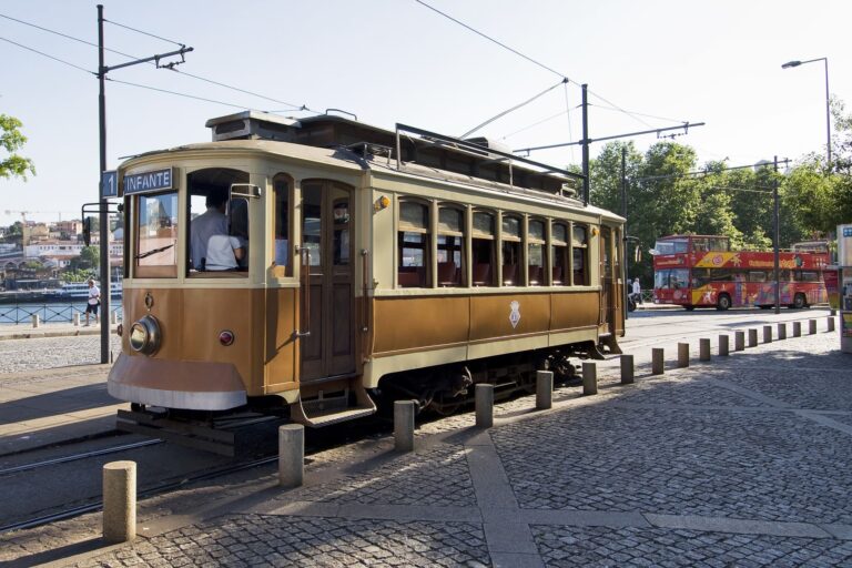 Free Public Transport in Porto Proves So Popular That Residents Are Lining Up for It