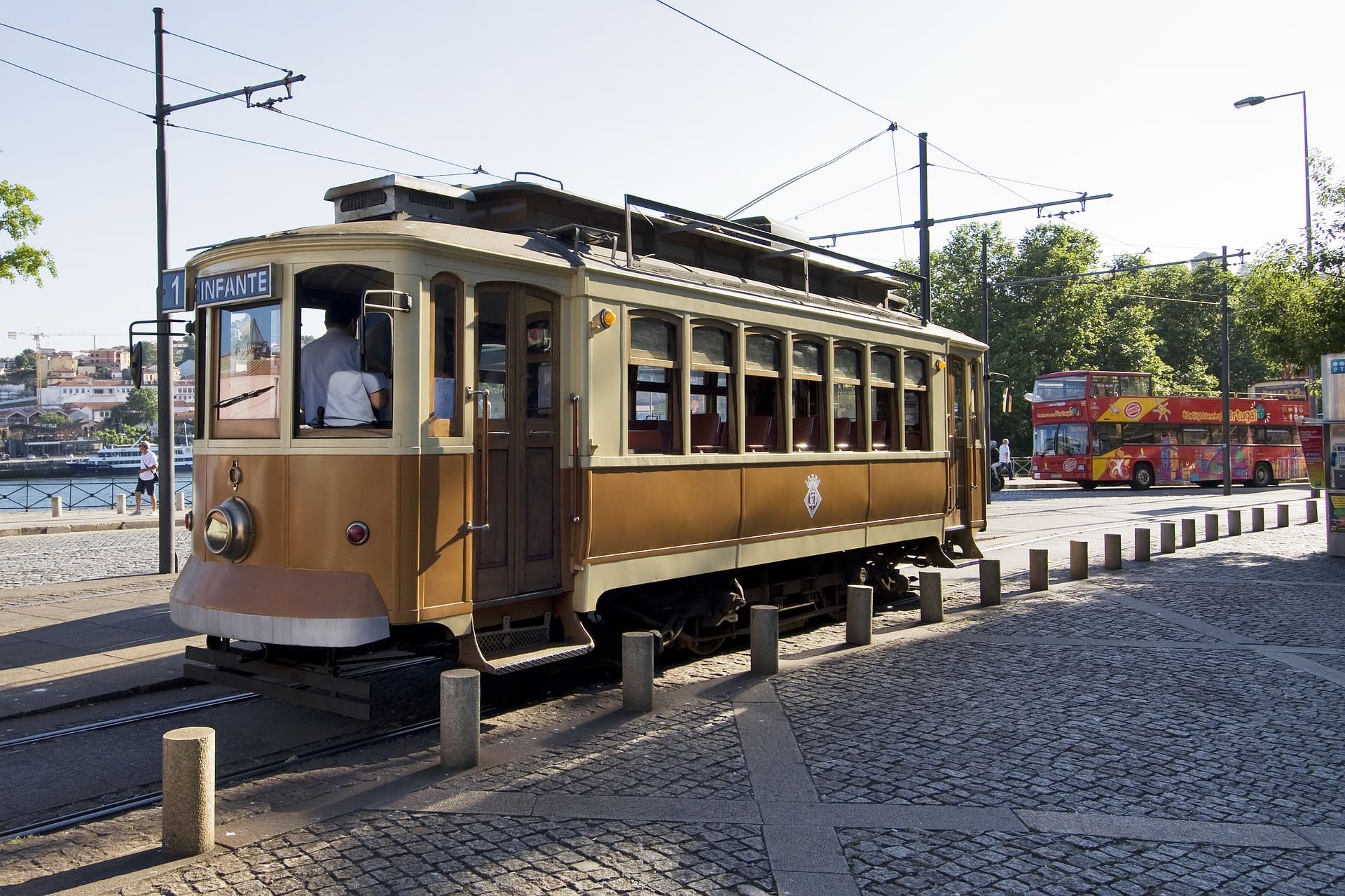 Free Public Transport in Porto Proves So Popular That Residents Are Lining Up for It
