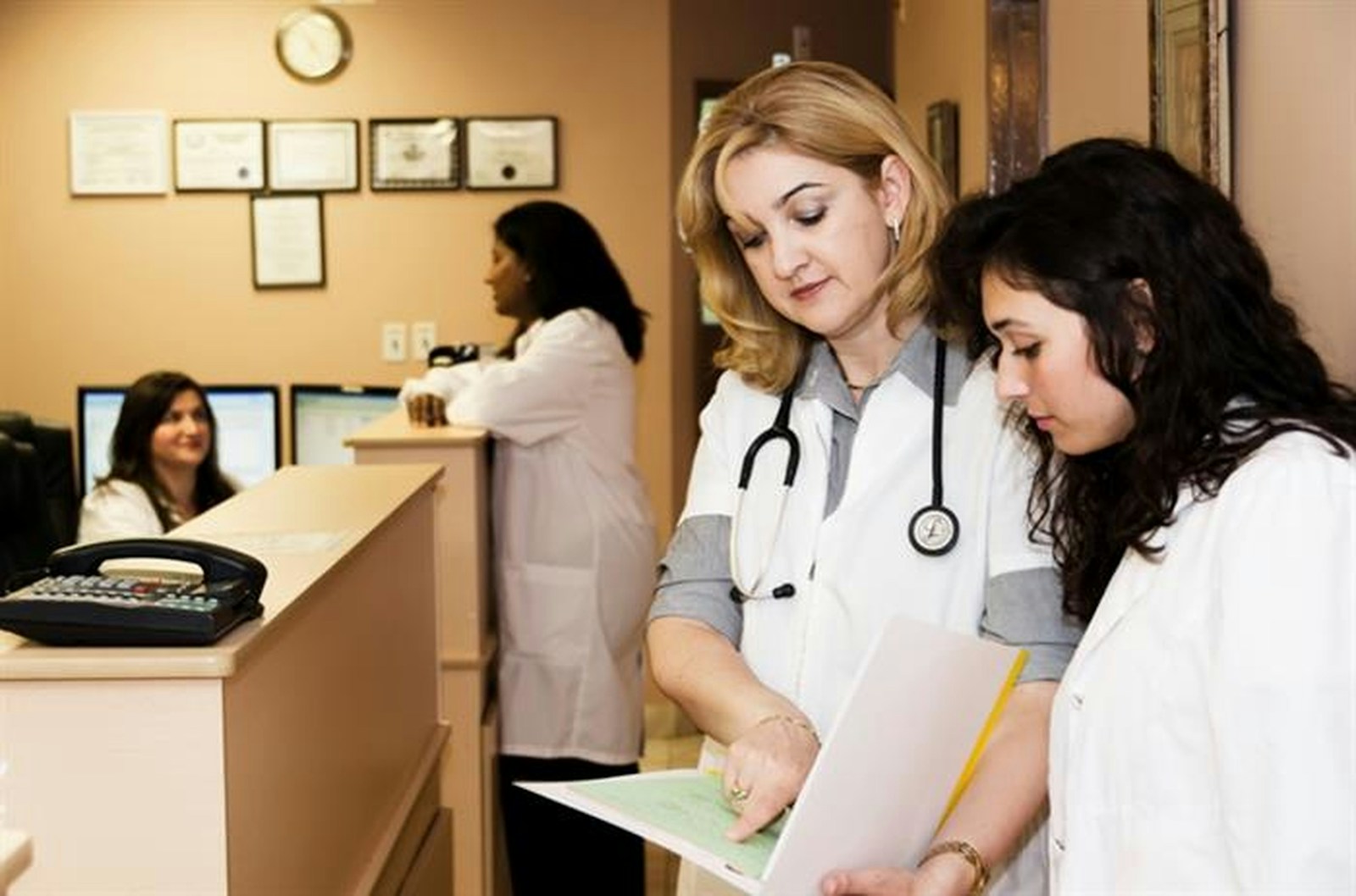 54 clinics in Lisbon offer “integrative medicine”. Here’s how to check who you are trusting with your treatment